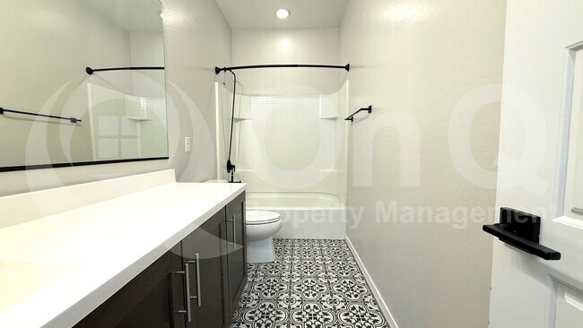 Building Photo - 26410 N Thornhill Dr