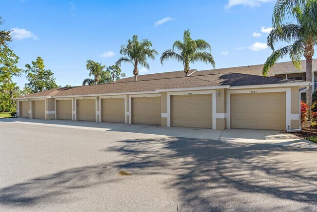 Building Photo - 2BR/2BA Lake View Condo in Heritage Oaks Golf & Country Club
