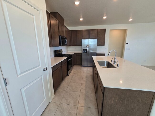 Building Photo - 3 Bedroom Single Story Home