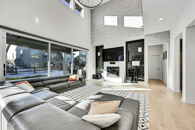 Building Photo - 6801 S Valleyhead Ct
