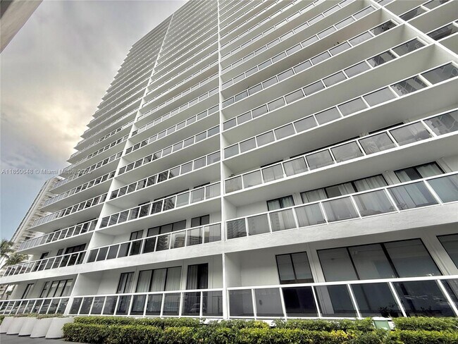 Building Photo - 20505 E Country Club Dr