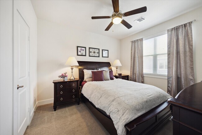 Building Photo - 8806 Hollister Pine Ct