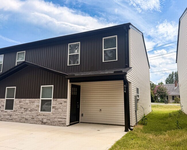 Building Photo - 614 Buncombe St