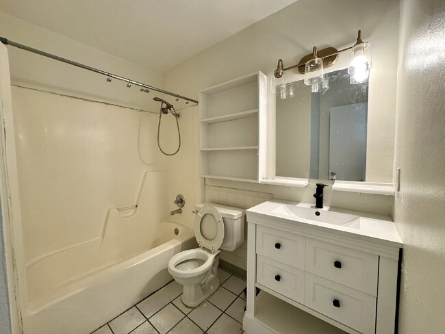 Building Photo - Updated 2-Bedroom 1-Bathroom with Water & Sewer Included