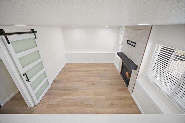 Building Photo - Stunning tri-level remodeled home in Briargate!