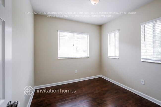 Building Photo - 4102 NE 25th Ct