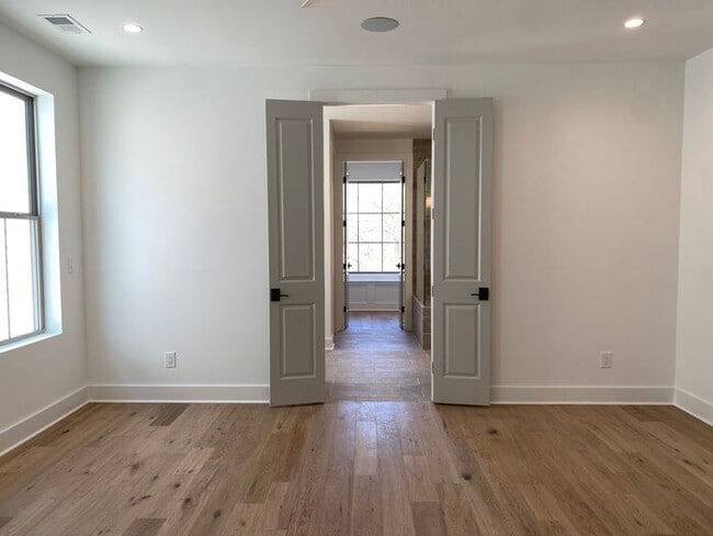 Building Photo - Beautiful New House in West Nashville - Hi...