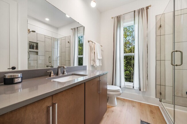 Building Photo - PARK FLEX STAYS-Peaceful 3 Bed, 2 Bath Cou...