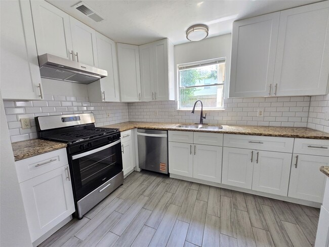 Building Photo - 11735 Sunny Stream Dr