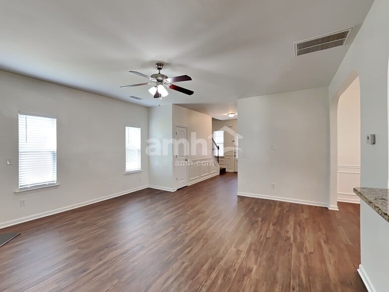 Building Photo - 3389 Gardenside Walk SW