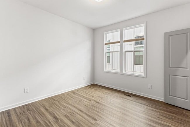 Building Photo - 916 Brees Ct