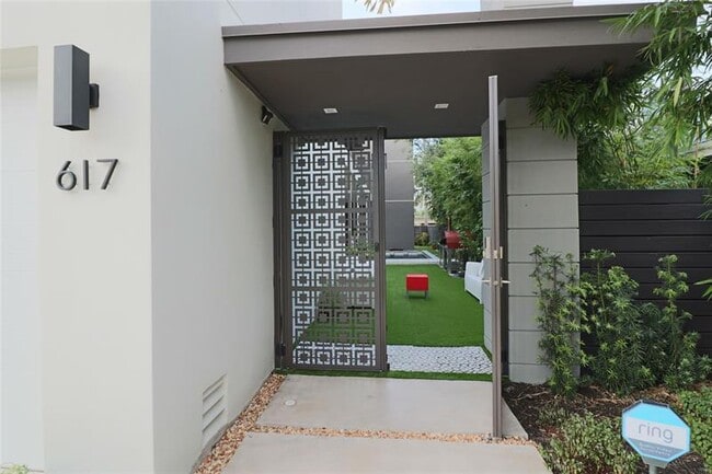 Building Photo - 617 SW 10th St