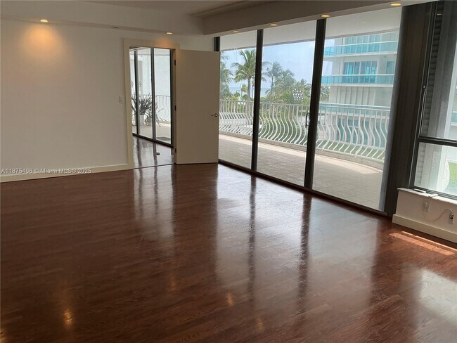 Building Photo - 10155 Collins Ave
