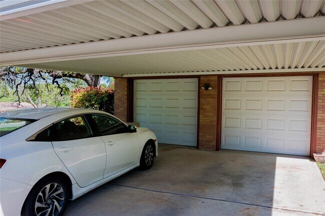 Building Photo - 205 W Covington Dr