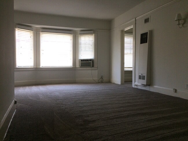 Building Photo - 105 S El Molino Ave