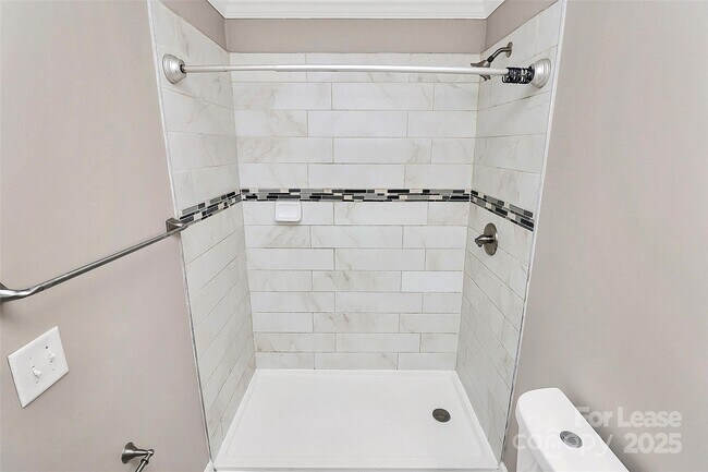 Building Photo - 2213 Kennesaw Dr