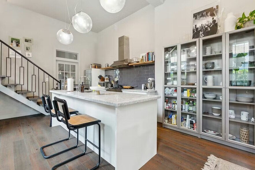 Building Photo - 719 Philip St