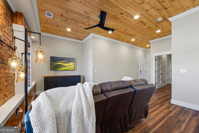 Building Photo - 958 Church St