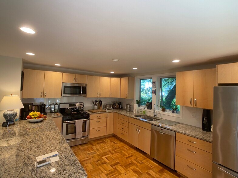 Building Photo - 27R Eliot St