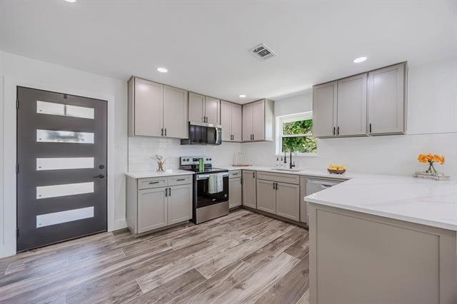 Building Photo - 310 E 6th St