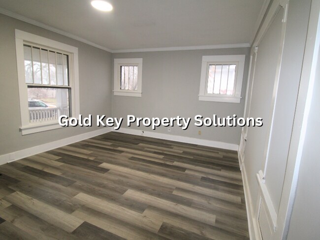 Building Photo - Updated 3 BR 1 BA House with Covered Porch and Central Air (SECTION 8 APPROVED)