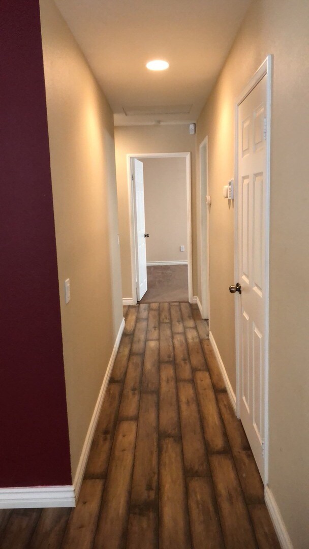 Building Photo - Tree Lined Street!