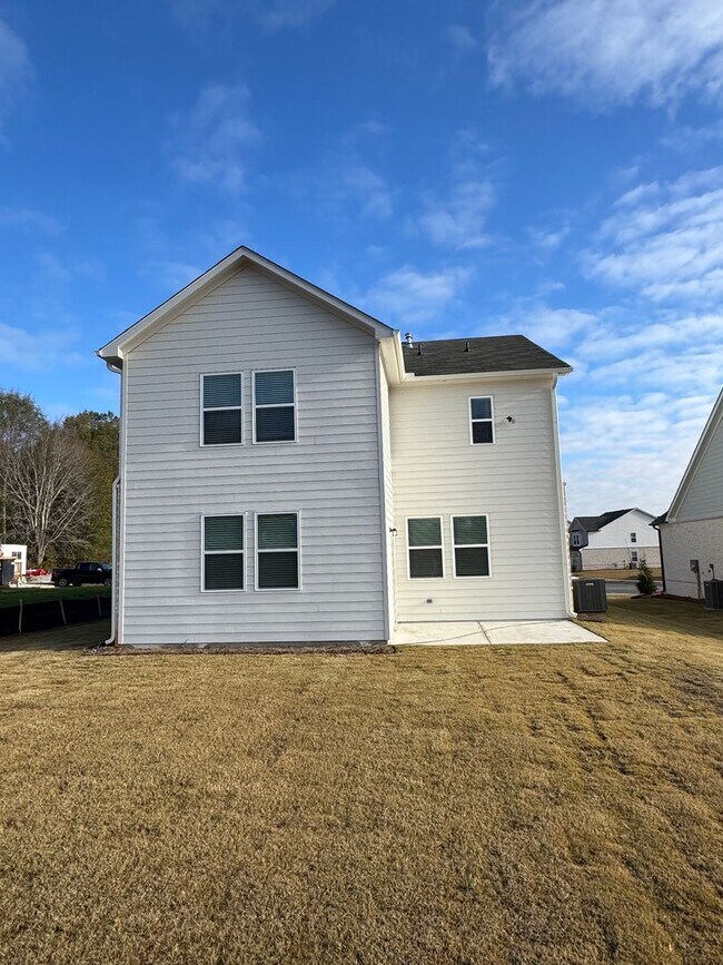 Building Photo - New 5 Bed 3 Bath Home in New Loganville Community!