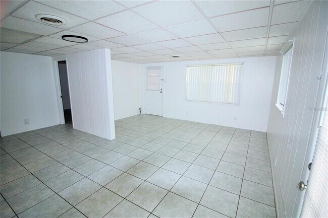 Building Photo - 521 20th St SW