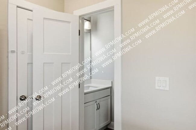 Building Photo - 818 Kingfisher Dr