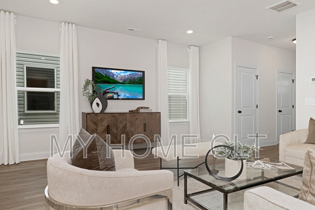 Building Photo - 2318 Rebecca Ave