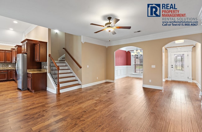Building Photo - Gorgeous, all brick 4bd 3.5ba home in Smyrna! Attached garage and washer/dryer included!