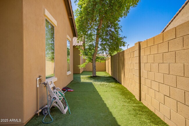 Building Photo - 15812 W Cypress St
