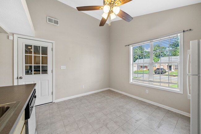Building Photo - 529 Southwind Dr
