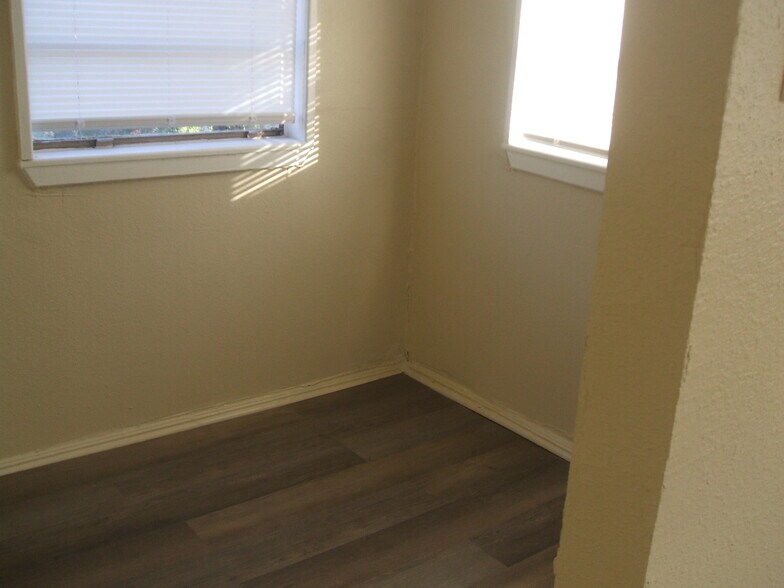 Building Photo - 303 Howard St.