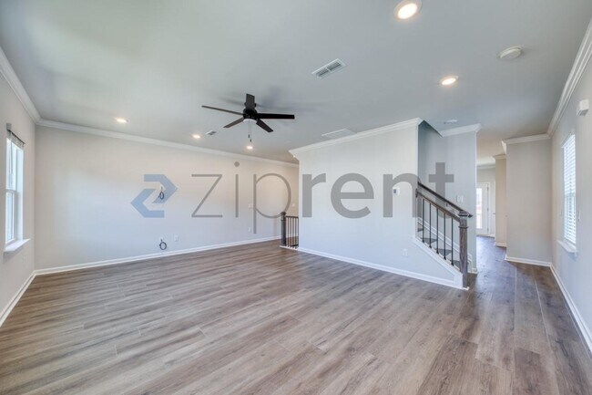 Building Photo - 1467 Hasse Ave