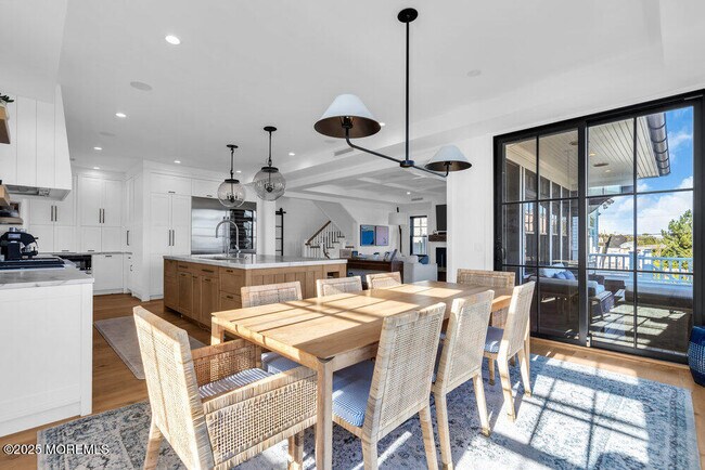 Building Photo - 802 1st Ave