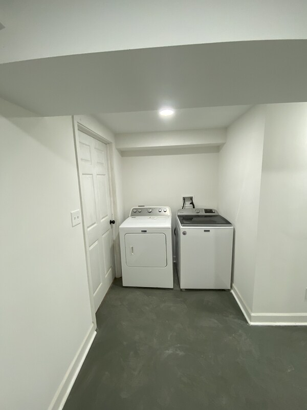 Building Photo - 423 N Highland Ave