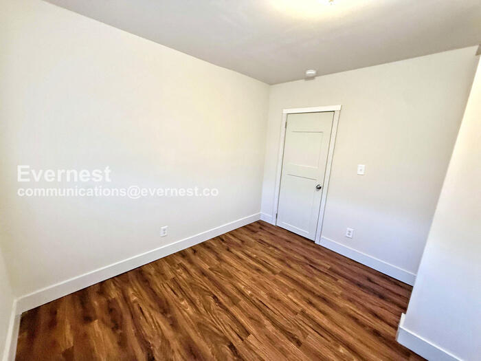 Building Photo - 203 9th Ave W