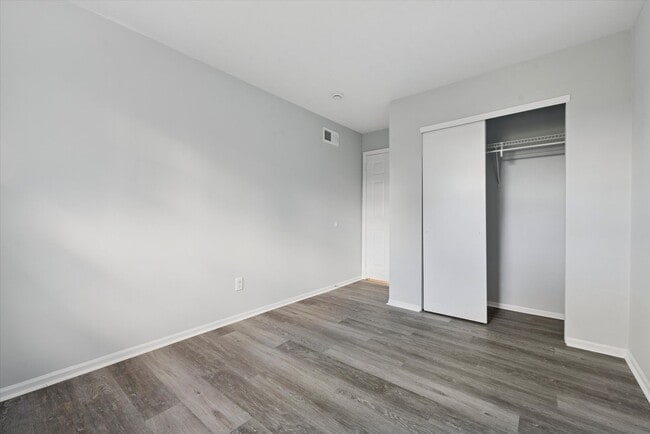 Building Photo - Available Now – Beautifully Updated 3 Bedr...