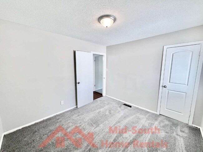 Building Photo - 3682 Suzanne Dr
