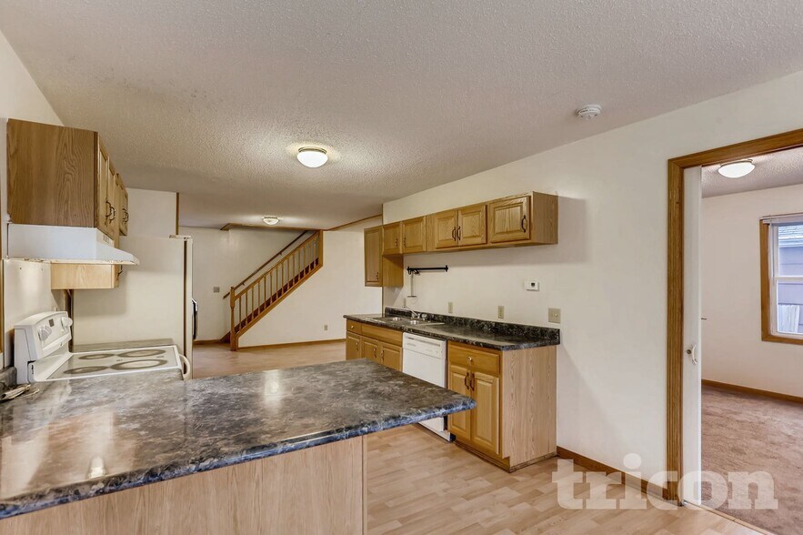 Building Photo - 2144 Sherwood Ave