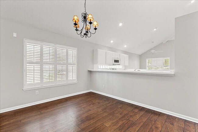 Building Photo - Lovely contemporary home in popular South Jax Beach!