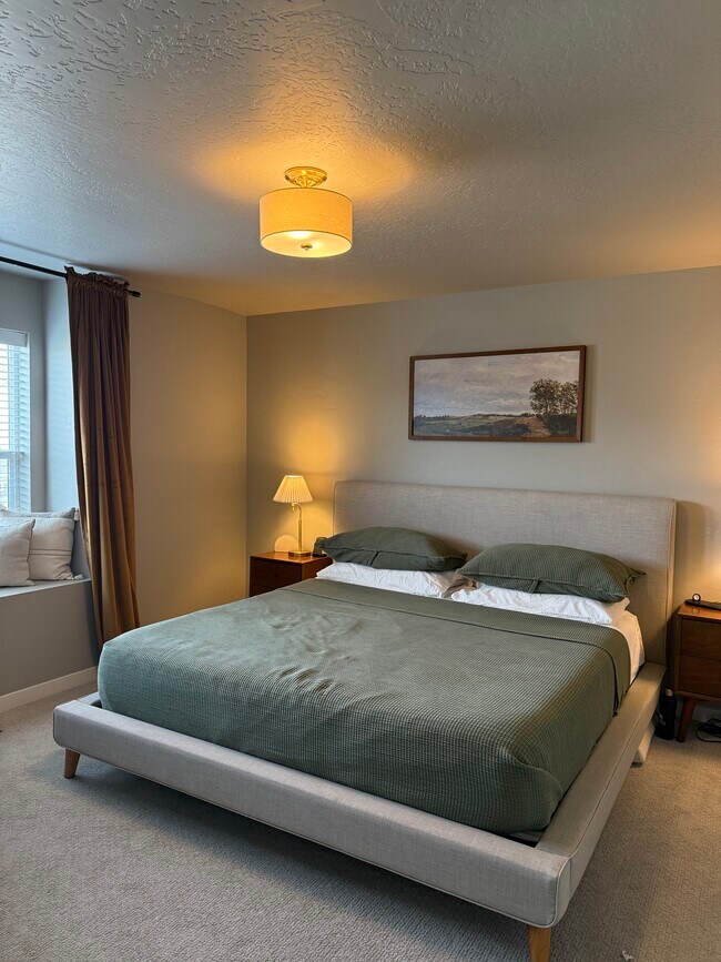 Building Photo - 336 S Calf Crk Ave