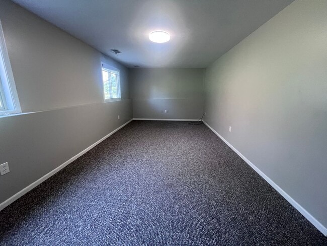 Building Photo - Spacious Duplex in Walker! Two Stall Garage!