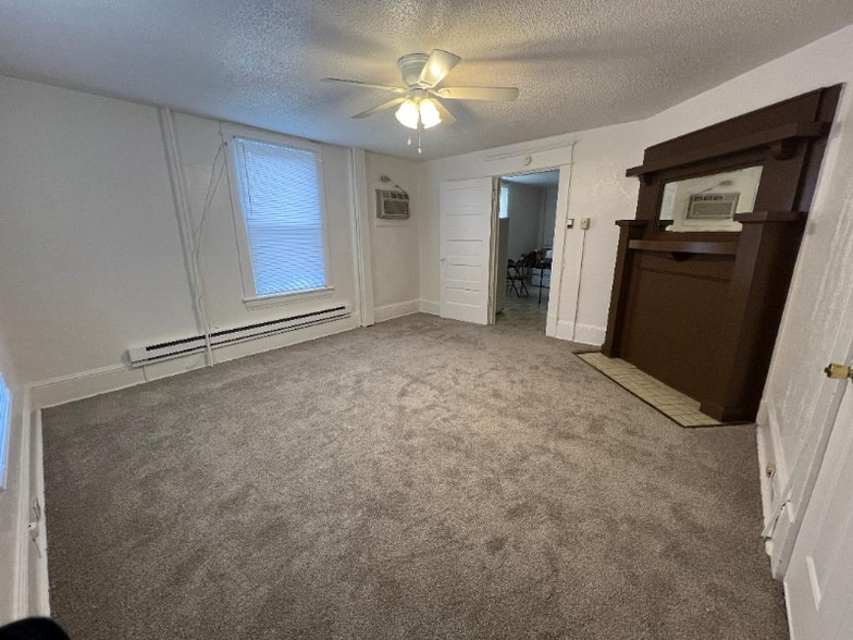 Building Photo - 1412 Moorman Ave NW