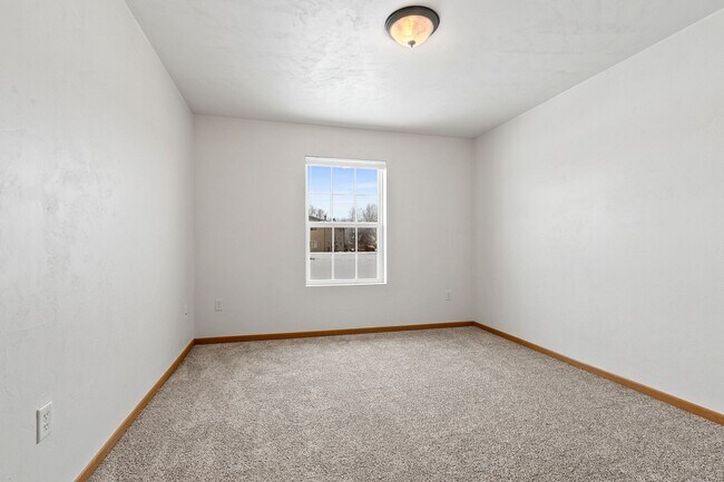 Building Photo - 363 Meadow View Rd