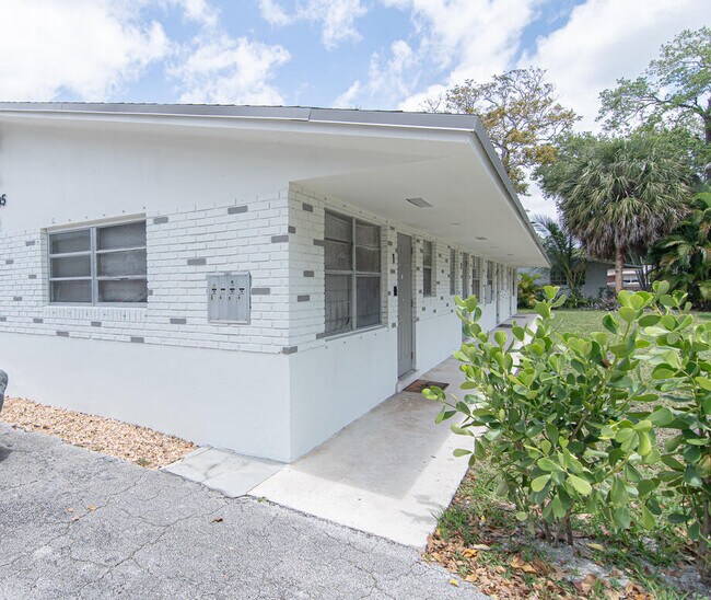 Primary Photo - 1605 SW 11th Ct