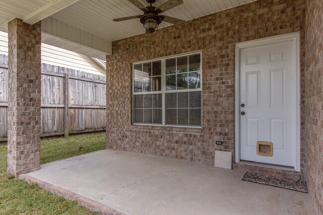 Building Photo - 110 Brookmeade Dr