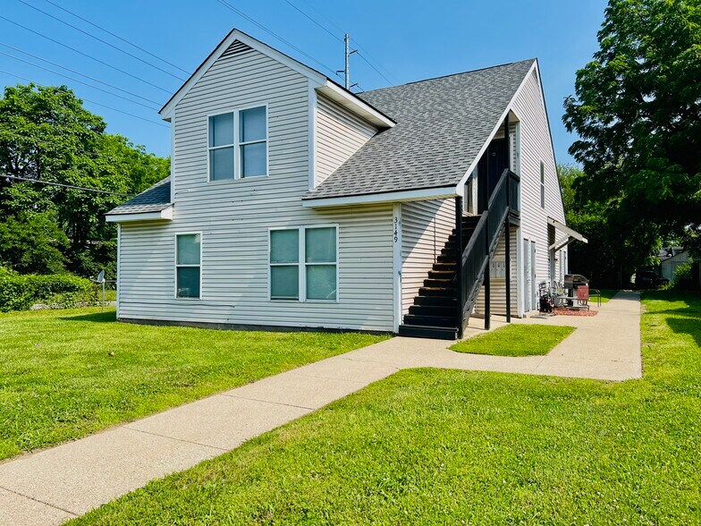 Building Photo - 3149 Vermont Ave