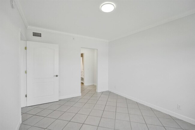 Building Photo - 2201 SE 9th St